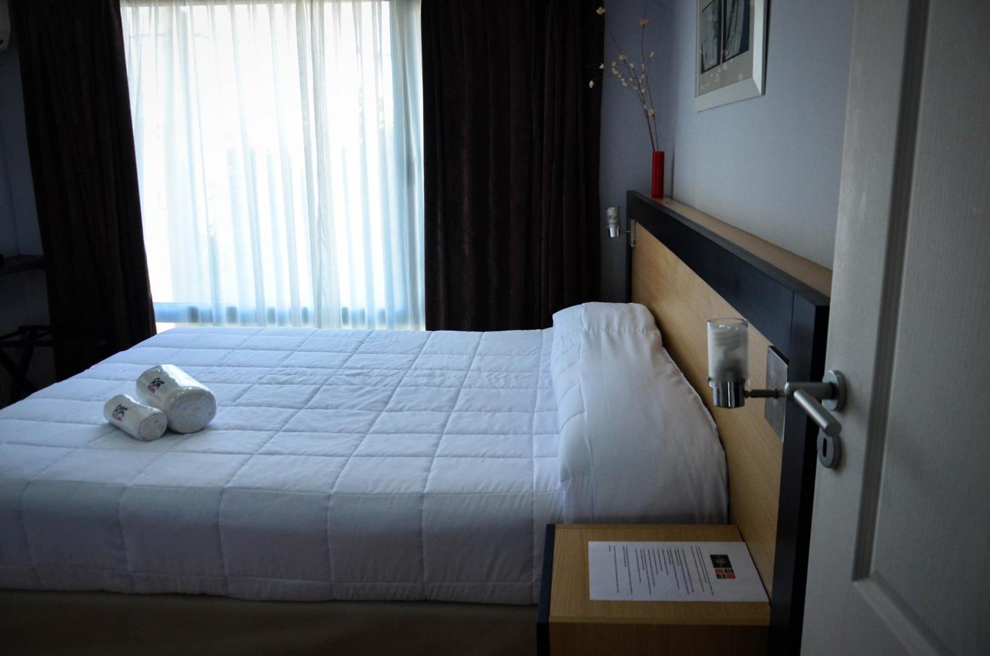 Apart Hotel Rivadavia 815 Неукен Экстерьер фото